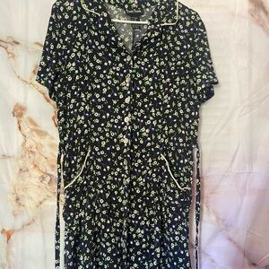Vintage plus size long button floral dress . Perfect condition no rips or tears.